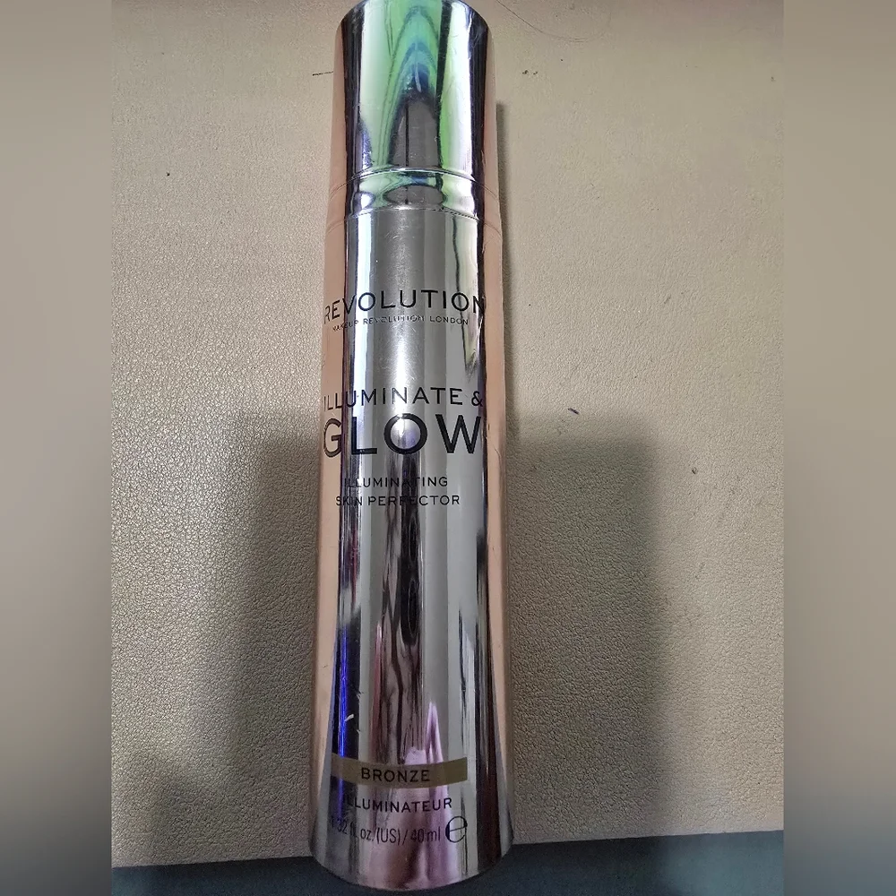 Revolution Illuminate & Glow Bronzer - Bronze